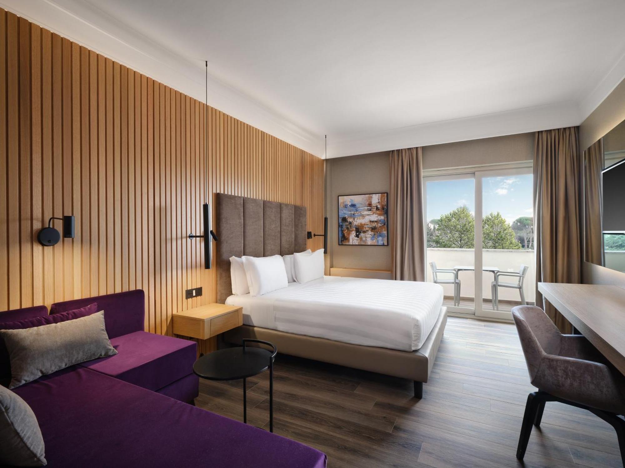 One-Bedroom King Suite