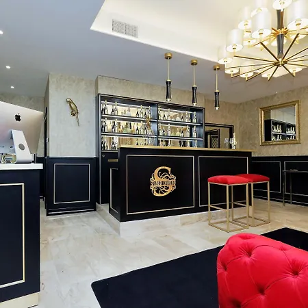 Spanish Diamond Luxury Suites & Jacuzzi-3