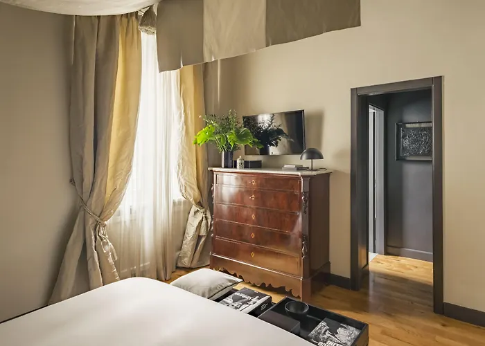 Crossing Condotti Rome